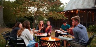 Sezon grillowy – grille, paleniska i kominki do ogrodu