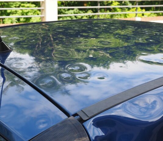 Jak naprawić wgniecenie w meblach?