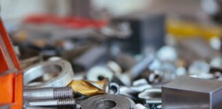 Dlaczego z żelazka leje się woda?