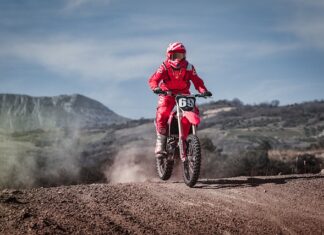 Czy enduro można jeździć po drodze? Czy enduro można jeździć po drodze?